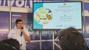 Integrante do projeto ACRODERMO durante apresentação no Desafio de Inovação Pantanal Tech MS 2026.