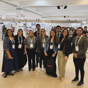 Pesquisadores do LPPFB reunidos durante a sessão de apresentação de pôsteres da SBBq 2026.