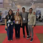 Quatro pesquisadores do LPPFB reunidos na área de exposição da 55ª Reunião Anual da SBBq.