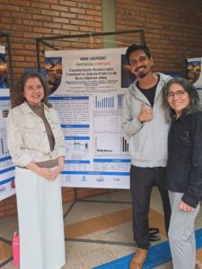 Pesquisadores diante do pôster sobre a caracterização nutricional e funcional do extrato proteico de baru.