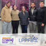 Cinco integrantes do LPPFB reunidos no laboratório após a seleção de dois projetos para a final do Desafio Pantanal Tech 2026.